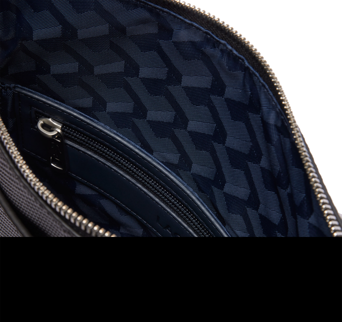 LACOSTE Sacoche plate zippée Chantaco en cuir piqué mat uni