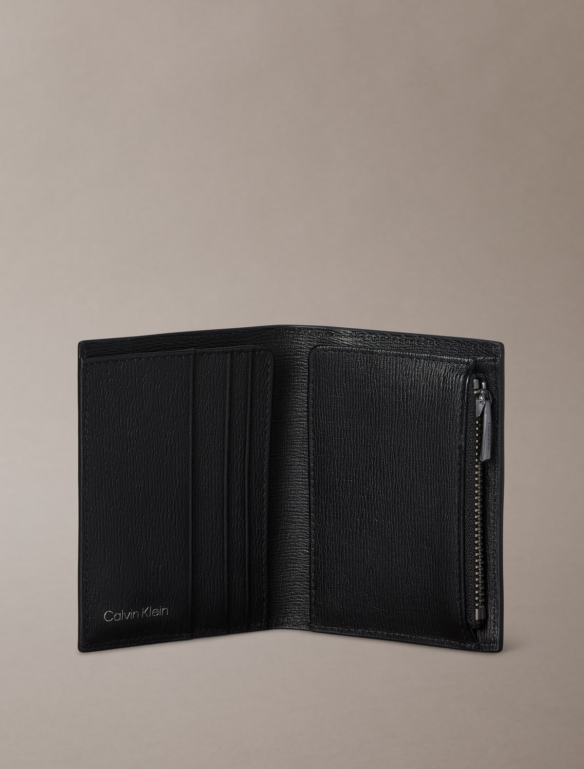 Noir - Calvin Klein Portefeuille Emblem format vertical