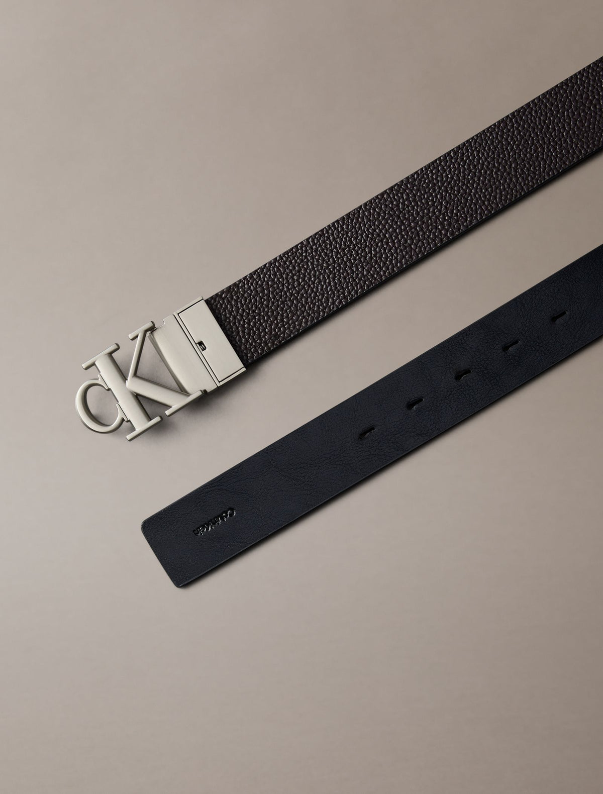 Noir / CK Dark Brown - CALVIN KLEIN Ceinture réversible 35 mm cuir grainé boucle CK