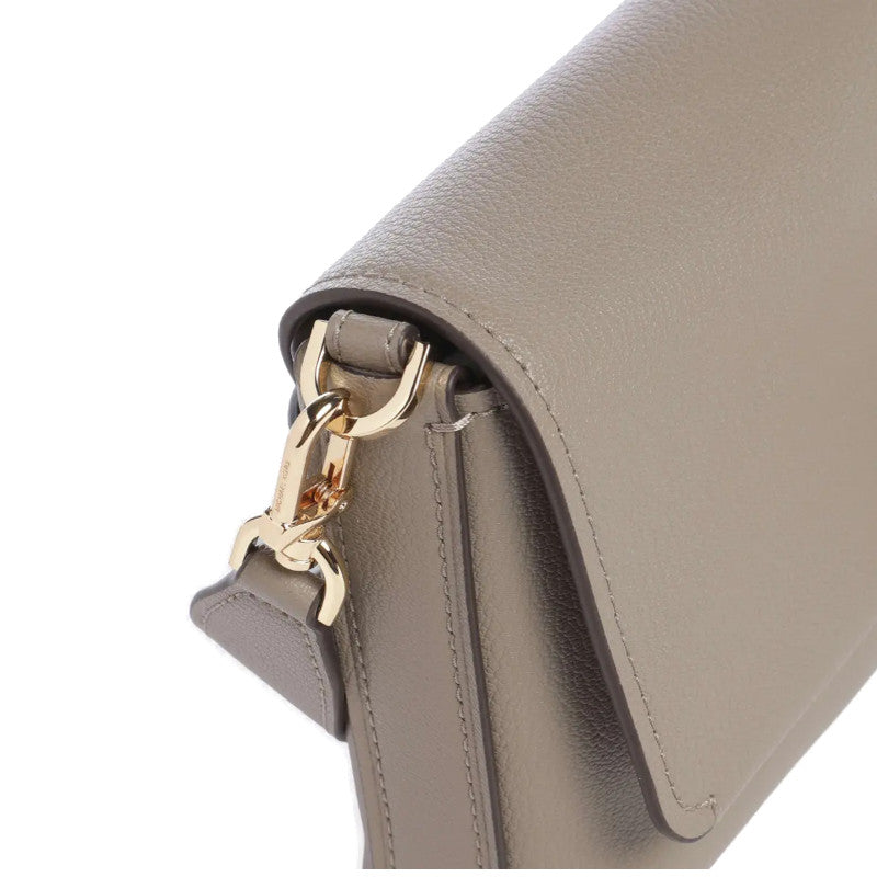 Taupe - MICHAEL KORS Petit sac à bandoulière en cuir Nessa
