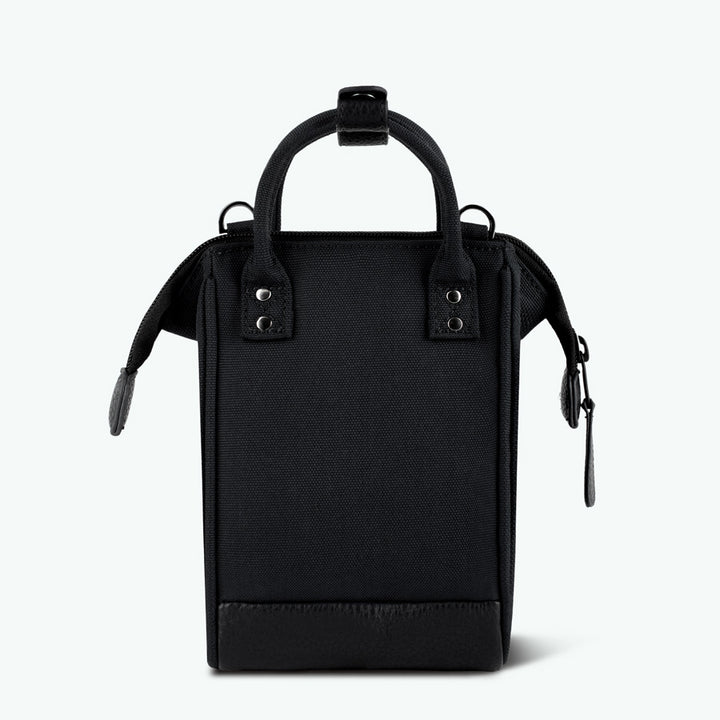 Nano Bag Cabaïa Berlin, porté en bandoulière