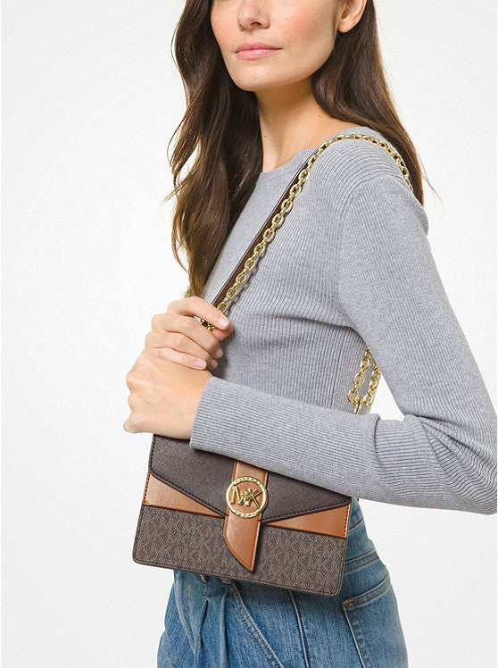 Brown/Acorn - Petit sac à bandoulière Greenwich en cuir saffiano à couleurs contrastées avec logo